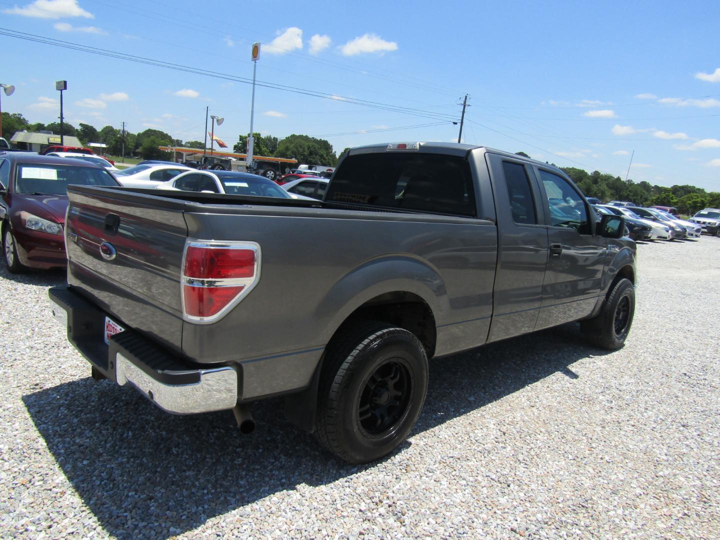 2010 Gray /Gray Ford F-150 Lariat SuperCab 6.5-ft. Bed 2WD (1FTEX1C88AF) with an 4.6L V8 SOHC 24V engine, Automatic transmission, located at 15016 S Hwy 231, Midland City, AL, 36350, (334) 983-3001, 31.306210, -85.495277 - Photo#7